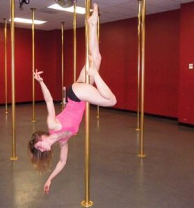 Lindsay Mills pole dancer