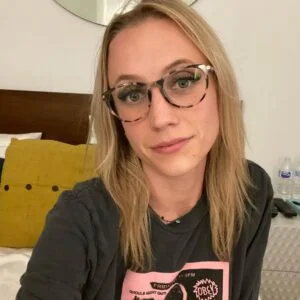 Kat Timpf | Bio, Age, Net worth, without glasses and bikini photos