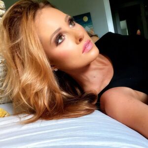 Tomi Lahren | Wiki/Bio, Twitter, Bikini Photos, Age, Net Worth, Husband