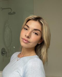 Kit Keenan | Weight Loss, Age, Net Worth, Wiki & Bio, Bikini Photos
