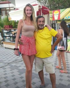 Meet The Tallest Woman, Maci Currin | Wiki/Bio, Height, Age, Net Worth